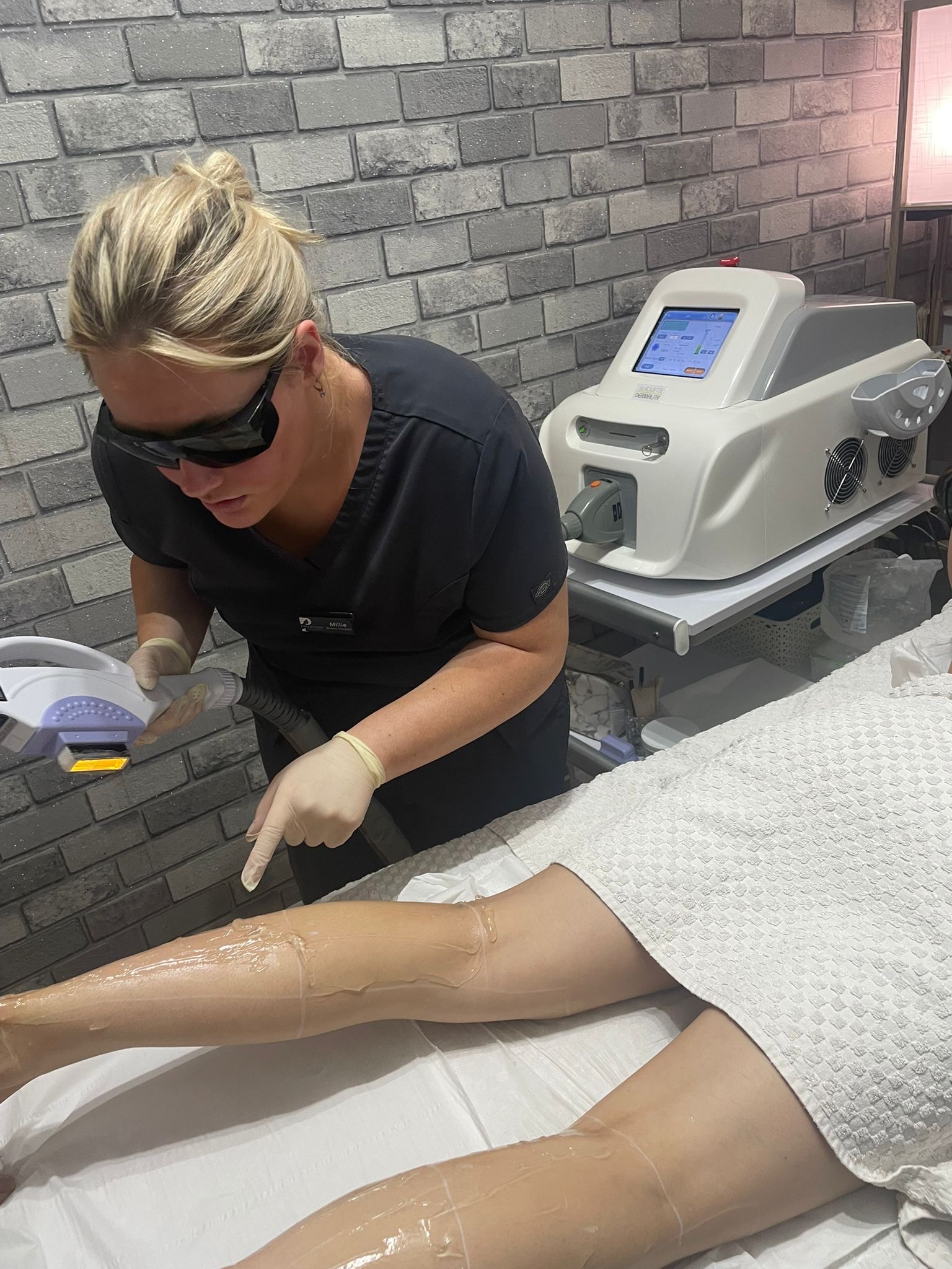 1C1E156F-E3F6-4895-BEC2-2A9E4C14267D